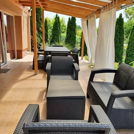 דירה Darnay Apartmanhaz גיינסדיאס