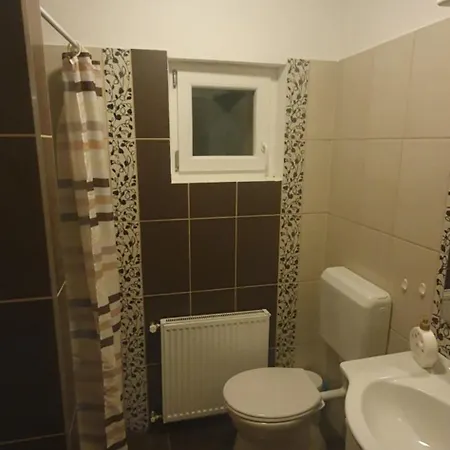 Darnay Apartmanhaz * Gyenesdias