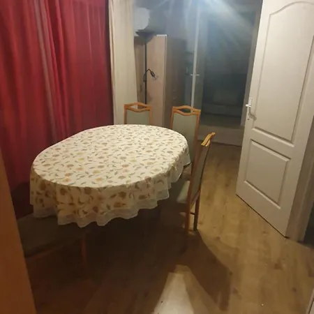 Darnay Apartmanhaz דירה גיינסדיאס