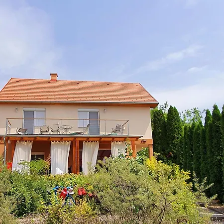 Darnay Apartmanhaz Gyenesdias